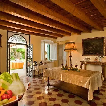 Sleeps 11 Pool Air Con Wifi Верона